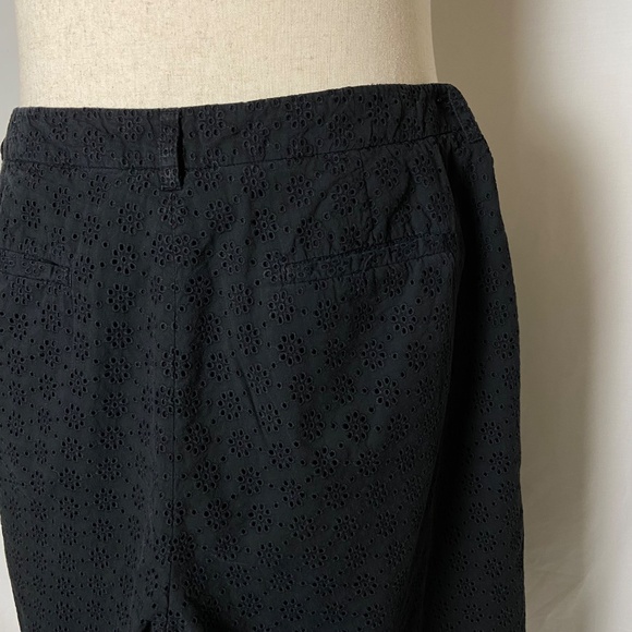 Jones New York Black Floral Eyelet Capri Pants Women's Plus Size 16W - Picture 7 of 9